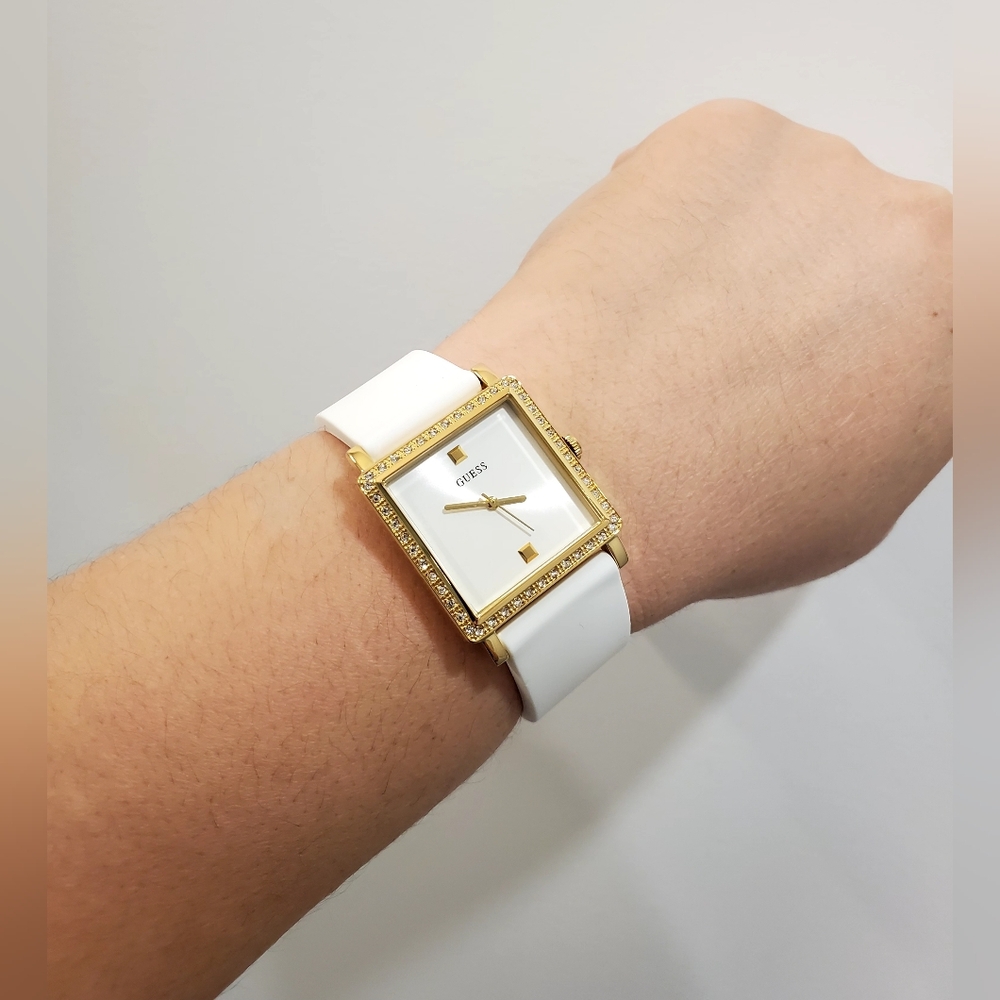 GUESS Gold and White Women's Watch Original Brand New - Picture 11 of 11